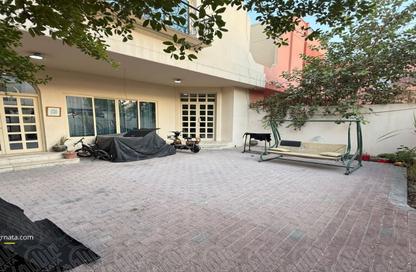 Villa - 5 - 6 for sale in Al Juffair - Capital Governorate