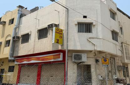 عمارة بالكامل - استوديو - 2 حمامات للبيع في المحرق - المحرق