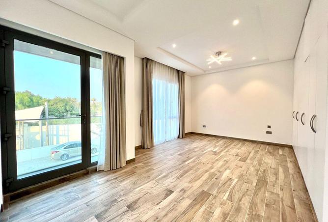 990040 - Property Image 2