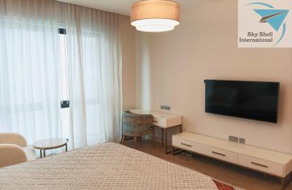 Apartment - 2 Bedrooms - 3 Bathrooms for rent in Reef Island - Capital Governorate