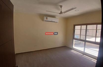 عمارة بالكامل - استوديو - 8 حمامات للايجار في الحد - المحرق