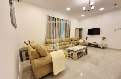 Apartment - 2 Bedrooms - 2 Bathrooms for rent in Sanabis - Manama - Capital Governorate