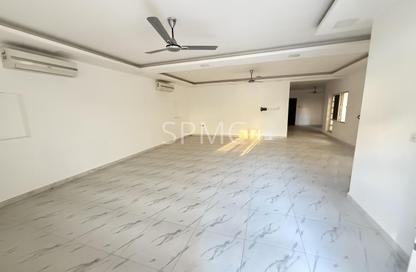 Villa - 5 - 5 for rent in Hidd - Muharraq Governorate