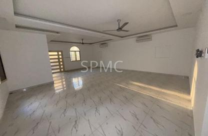Villa - 5 - 5 for rent in Hidd - Muharraq Governorate