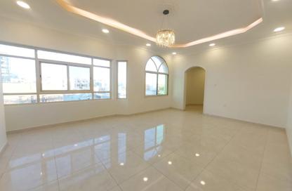 Villa - 4 - 6 for sale in Hidd - Muharraq Governorate
