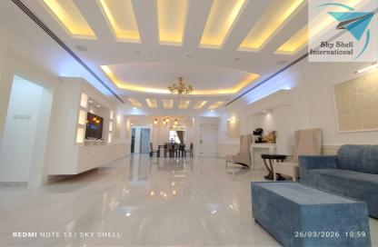 Apartment - 3 Bedrooms - 3 Bathrooms for rent in Sanabis - Manama - Capital Governorate