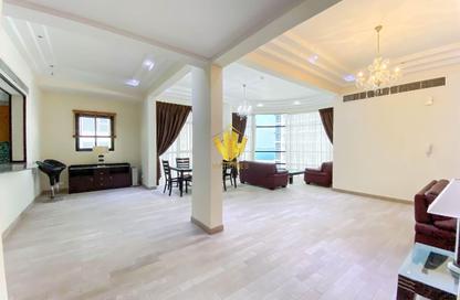 Apartment - 4 Bedrooms - 5 Bathrooms for rent in Al Juffair - Capital Governorate