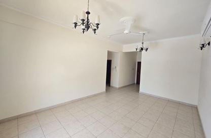 Apartment - 2 Bedrooms - 2 Bathrooms for rent in Al Burhama - Manama - Capital Governorate