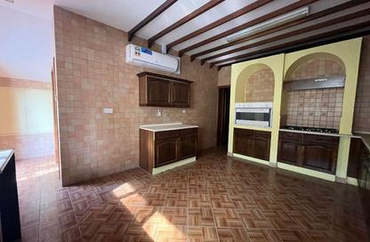 Villa - 4 Bedrooms - 5 Bathrooms for rent in Mahooz - Manama - Capital Governorate