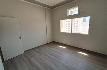 Apartment - 2 Bedrooms - 1 Bathroom for rent in Seef - Capital Governorate Apartment - 2 Bedrooms - 1 Bathroom for rent in Seef - Capital Governorate