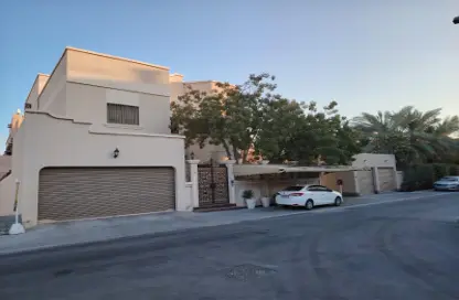Villa - 5 Bedrooms - 7+ Bathrooms for rent in Busaiteen - Muharraq Governorate