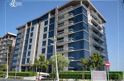Apartment - 2 Bedrooms - 3 Bathrooms for rent in Reef Island - Capital Governorate