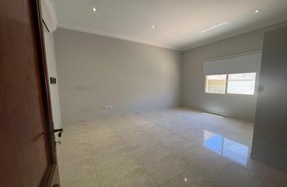 Compound - 3 Bedrooms - 4 Bathrooms for rent in Janabiya - Northern Governorate