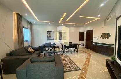 Apartment - 2 Bedrooms - 2 Bathrooms for rent in Busaiteen - Muharraq Governorate