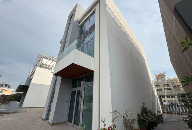 989012 - Property Image 2