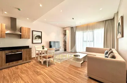 Apartment - 1 Bedroom - 1 Bathroom for rent in Sanabis - Manama - Capital Governorate