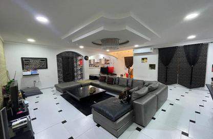 عمارة بالكامل - 7 غرف نوم - 6 حمامات للبيع في توبلي - المحافظة الوسطى عمارة بالكامل - 7 غرف نوم - 6 حمامات للبيع في توبلي - المحافظة الوسطى