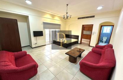 Apartment - Studio - 1 Bathroom for rent in Exhibition Road - Hoora - Capital Governorate