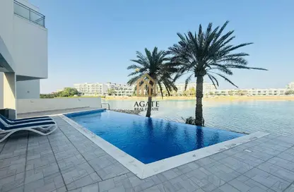 فيلا - 3 غرف نوم - 4 حمامات للايجار في شارع أمواج - أمواج - المحرق