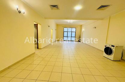 Apartment - 3 Bedrooms - 3 Bathrooms for rent in Sanabis - Manama - Capital Governorate