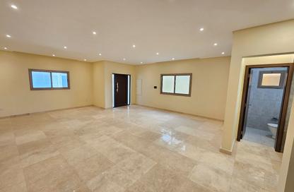 Villa - 3 - 5 for sale in Shakhura - Northern Governorate