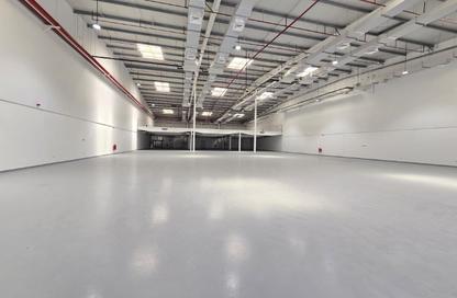 Warehouse - Studio - 2 Bathrooms for rent in Hidd - Muharraq Governorate