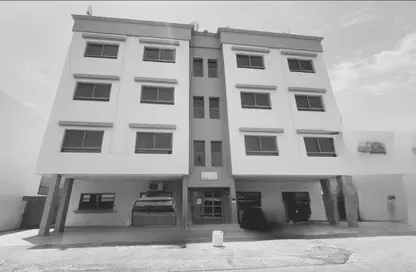 عمارة بالكامل - 3 غرف نوم - 3 حمامات للبيع في قلالي - المحرق