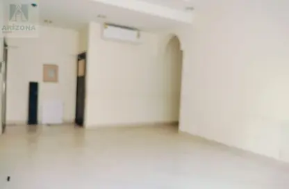 Apartment - 3 Bedrooms - 3 Bathrooms for rent in Tubli - Central Governorate