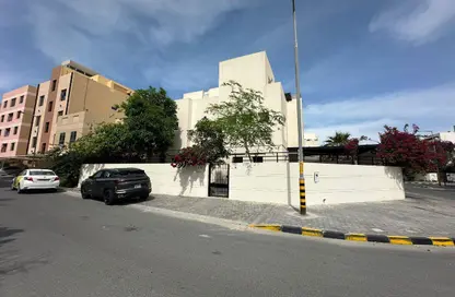 Villa - 6 Bedrooms - 6 Bathrooms for rent in Janabiya - Northern Governorate