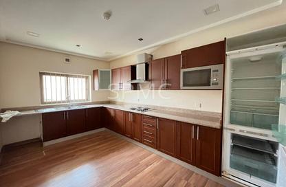 Apartment - 2 Bedrooms - 2 Bathrooms for rent in Bu Quwah - Northern Governorate
