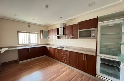 Apartment - 2 Bedrooms - 2 Bathrooms for rent in Bu Quwah - Northern Governorate