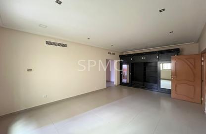 Apartment - 2 Bedrooms - 2 Bathrooms for rent in Bu Quwah - Northern Governorate