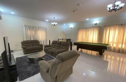 Apartment - 3 Bedrooms - 3 Bathrooms for rent in Al Juffair - Capital Governorate