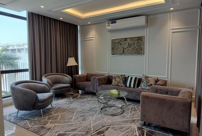 988790 - Property Image 2