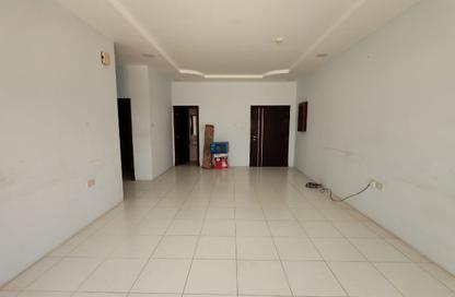 Apartment - 3 Bedrooms - 3 Bathrooms for rent in Busaiteen - Muharraq Governorate