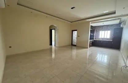 Apartment - 2 Bedrooms - 2 Bathrooms for rent in Maqabah - Northern Governorate