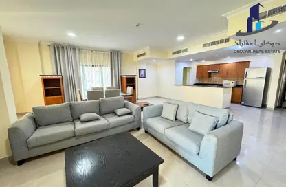 Apartment - 2 Bedrooms - 3 Bathrooms for rent in Al Juffair - Capital Governorate