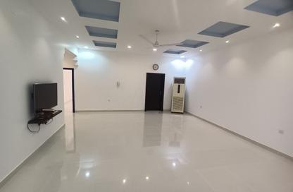 Apartment - 3 Bedrooms - 3 Bathrooms for rent in Busaiteen - Muharraq Governorate