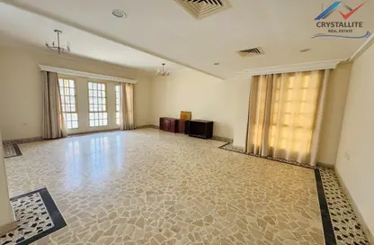 فيلا - 5 غرف نوم - 8 حمامات للايجار في توبلي - المحافظة الوسطى