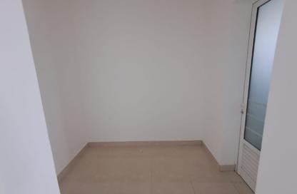 Apartment - 2 - 2 for rent in Sanabis - Manama - Capital Governorate