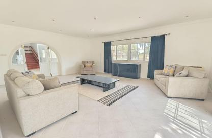 Villa - 5 Bedrooms - 6 Bathrooms for rent in Saar - Northern Governorate