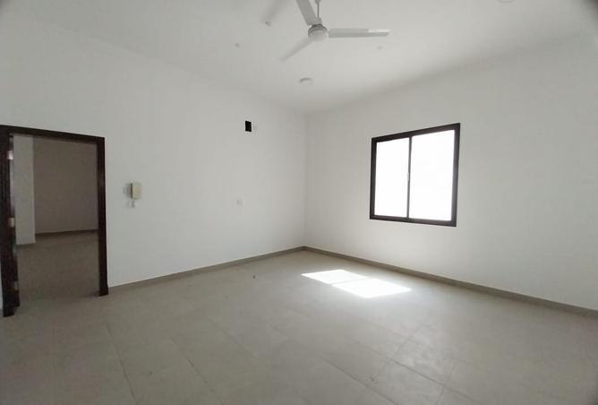 989676 - Property Image 3