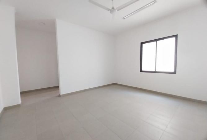 989676 - Property Image 2