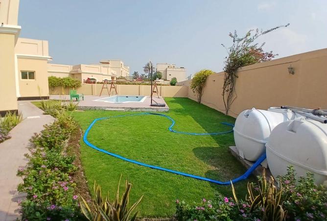 990242 - Property Image 2