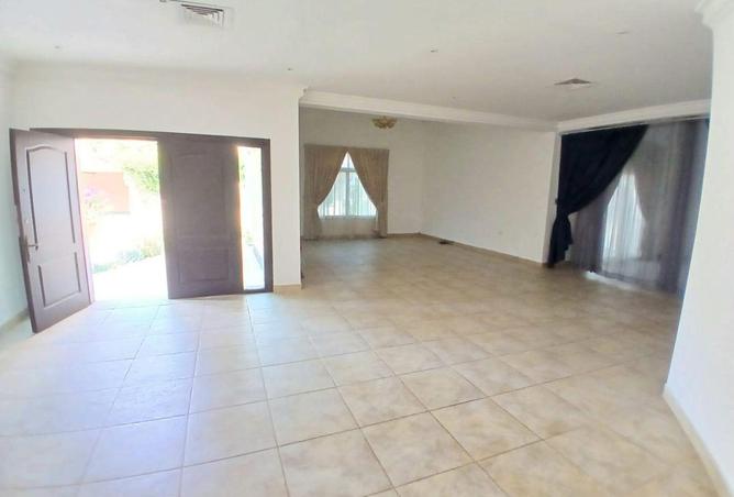 990242 - Property Image 3