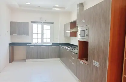 شقة - 3 غرف نوم - 3 حمامات للايجار في البسيتين - المحرق