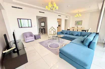 Apartment - 3 Bedrooms - 4 Bathrooms for rent in Sanabis - Manama - Capital Governorate