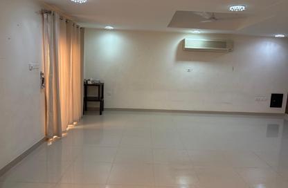Villa - 4 - 5 for rent in Sanad - Central Governorate