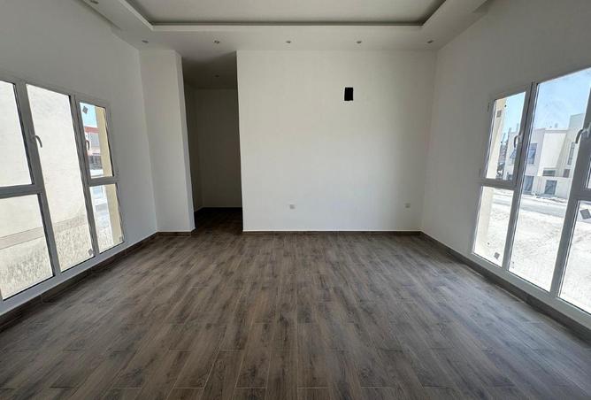 992448 - Property Image 2