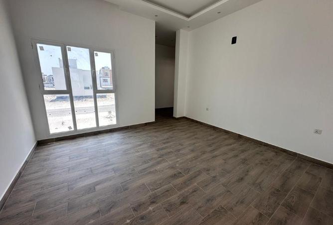 992448 - Property Image 3